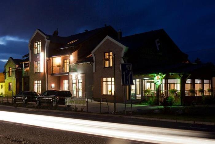 F - Team Hotel Liptovský Hrádok Kültér fotó