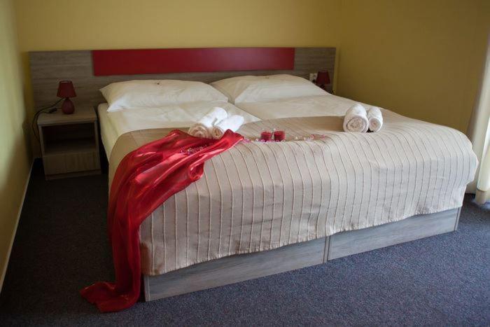 F - Team Hotel Liptovský Hrádok Szoba fotó